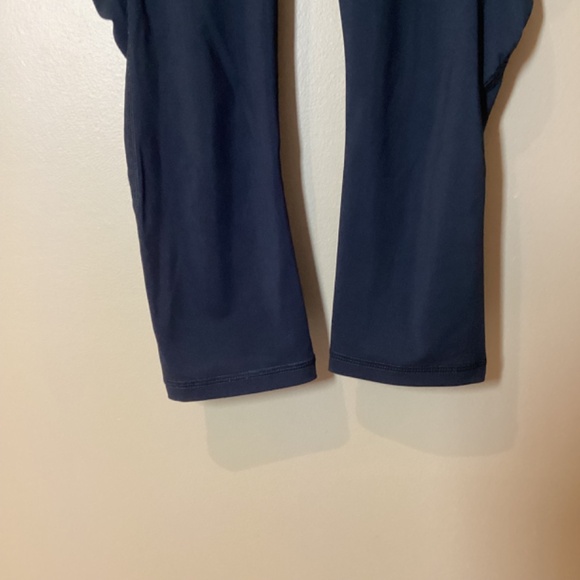 Lululemon ‘Water Bound’ Crops - Black/Apex Stripe - Size 2 - Picture 4 of 9